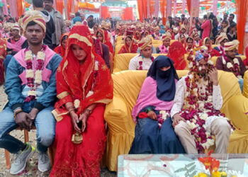 सामूहिक विवाह : एक ही मंडप में किसी ने डाल सात फेरे तो किसी ने किया निकाह कबूल