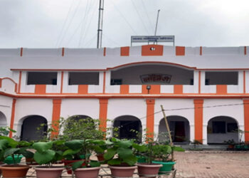 नगर पालिका में ईओ के खिलाफ आउटसोर्सिंग कर्मचारियों ने खोला मोर्चा