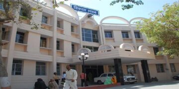 तीन वर्ष बाद भ्रष्टाचार में फंसे सचिव और ग्राम प्रधान पर मुकदमा दर्ज