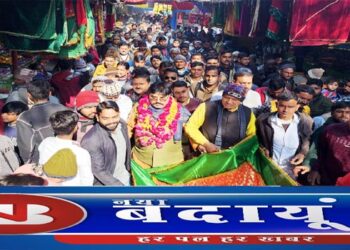 हजरत गूंगे शाह की दरगाह पर चादरपोशी कर पूर्व विधायक ने मांगी अमन चैन की दुआ