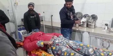 रास्ते में जा रहे युवक को पकड़कर किन्नरों ने देखो क्या किया…..