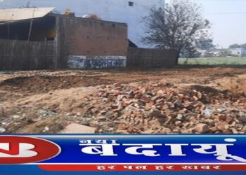 नवादा पर अवैध रूप से बनाया प्लाट प्रशासन ने गिराया