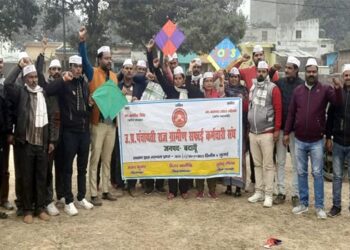 ग्रामीण सफाई कर्मचारी संघ ने पतंग के माध्यम से प्रधानमंत्री-मुख्यमंत्री से पुरानी पेंशन बहाली की मांग