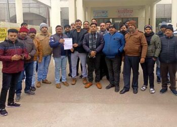 साप्ताहिक बंदी मंगलवार को रखने का सर्राफ व्यापारियों ने किया विरोध और खोला बाजार, बंदी दिवस को मांगा रविवार