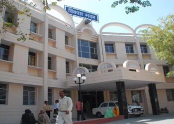 गांव के विकास कार्यों में ऐसा क्या किया जो प्रधान की पावर सीज और सचिव निलंबित करना पड़ा…