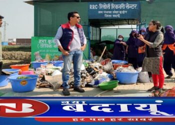 खेड़ा बुजुर्ग आरआरसी सेंटर पर समूह महिलाएं कर रहीं कूड़ा निस्तारण