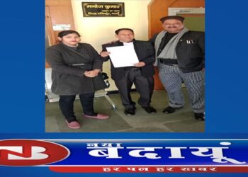 सरकारी स्कूल खाली कराने के विरोध में आए अधिवक्ताओं ने सौंपा ज्ञापन