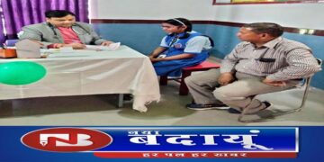 विद्यालय के स्वास्थ्य शिविर में डा. संदीप ने बच्चों का किया चेकअप