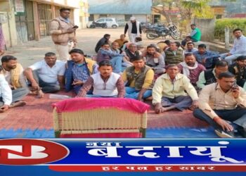 कार्यदायी संस्था के गबन के विरोध में विद्युत संविदा कर्मचारियों की 11वें दिन भी हड़ताल जारी