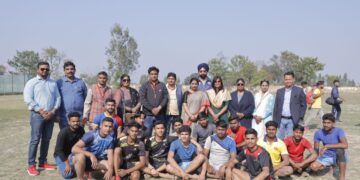 सांसद ने खिलाड़ियों को बांटे प्रमाण पत्र