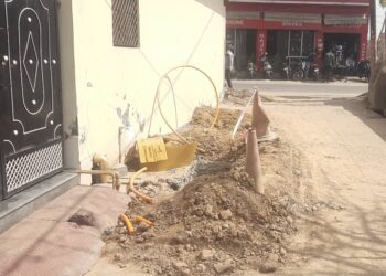 शहर में चोरी की बिजली इस्तेमाल कर बिछाई जा रही एलपीजी गैस पाइपलाइन