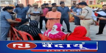 गोरखपुर में सीएम योगी, जनता दर्शन में सुनीं 250 लोगों की समस्याएं