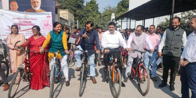 अंतरराष्ट्रीय महिला दिवस पर साइकिल रैली यात्रा में छात्राओं ने मारी बाजी