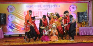 फाग उत्सव : बदायूं क्लब में रंगारंग कार्यक्रम के साथ उड़ा अबीर गुलाल