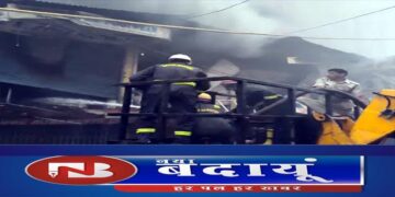 प्रयागराज के सबसे बड़े रेडीमेट मार्केट में भीषण अग्निकांड : आग की चपेट में 210 दुकानें