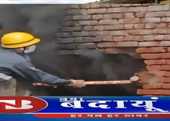 केमिकल फैक्ट्री में भीषण आग से दो किलो मीटर दूर तक धमके, चार लोग बचाए गए