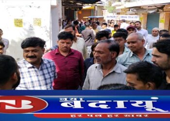 बंदी के दिन खुला मिला बाजार,                                                     अलापुर में 35 दुकानदारों पर कार्रवाई