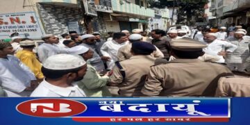 जामा मस्जिद के बाहर आबिद रजा और फकरे अहमद शोबी पक्ष में विवाद और हंगामा