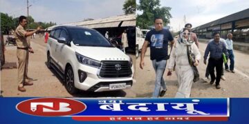 वैयरियर पार कर नामांकन करने पहुंची पूर्वमंत्री आबिद रजा की पत्नी फात्मा रजा, गाड़ी सीज