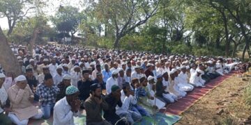 ईद-उल-फितर पर्व : मस्जिदों में नमाज अदा कर मांगी अमन चैन शांति की दुआ