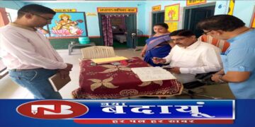 विद्यालय में बच्चों की संख्या कम देख खफा हो गये डीएम