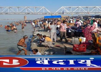 बुद्ध पूर्णिमा पर गंगा स्नान को उमड़ी श्रद्धालुओं की भीड़