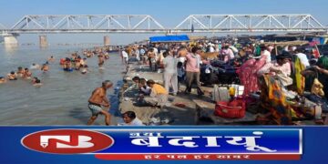 बुद्ध पूर्णिमा पर गंगा स्नान को उमड़ी श्रद्धालुओं की भीड़