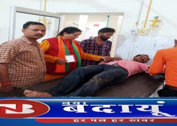 बरसात में खड़े आटो पर दीवार गिरी, चालकों सहित तीन दबे