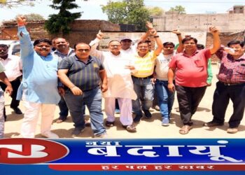 सर्वे छापे के नाम पर व्यापारियों का उत्पीड़न, वाण्जिय कार्यालय घेरा 