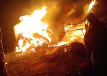 डिबरी से झोपड़ी नुमा घर में लगी आग, सामान जला