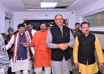 बदायूं मेडिकल कालेज की बदहाली देख भड़के डिप्टी सीएम, एजेंसी हटाई