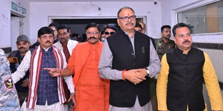 बदायूं मेडिकल कालेज की बदहाली देख भड़के डिप्टी सीएम, एजेंसी हटाई