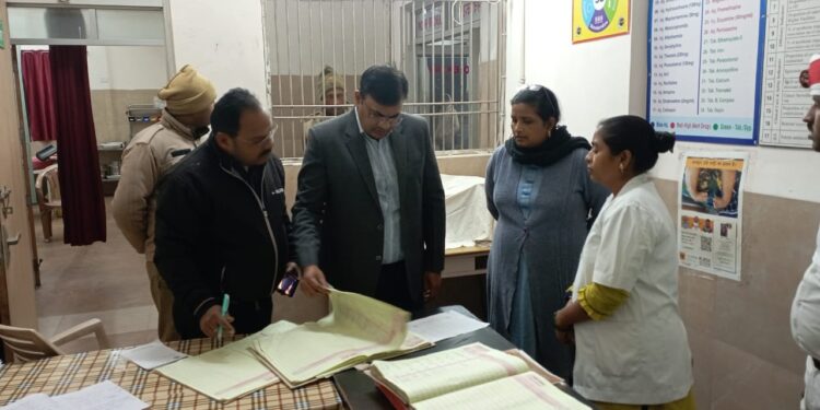 आधी रात को अस्पताल में सिटी मजिस्ट्रेट का छापा, डाक्टर-कर्मचारियों की नींद गायब