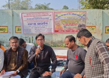 डीएसओ कार्यालय का घेराव कर सौंपा ज्ञापन, मांग उठाई