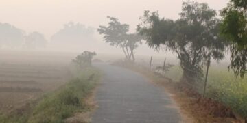 जिले में पछुवा हवा के चलते दिन निकलते ही गलन भरी रही सर्दी