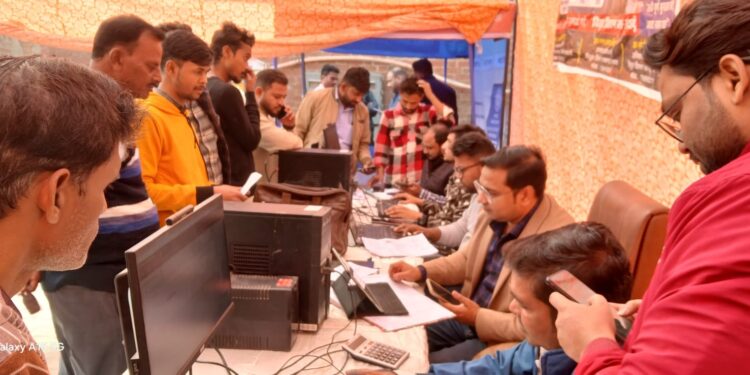 ओटीएस योजना : कैंप में बकाया बिल चुकाने को उमडा उपभोक्ताओं का सैलाब 