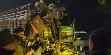 ट्रक और डीसीएम की भिड़ंत, एक की मौत