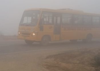 जनपद में हाईवे से लेकर सड़कों और गांव देहात तक कोहरा