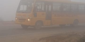 जनपद में हाईवे से लेकर सड़कों और गांव देहात तक कोहरा