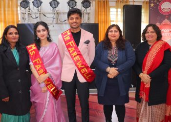 मदर एथीना स्कूल में धूमधाम से मनाई गई फेयरवेल पार्टी