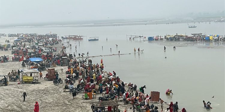 पौष पूर्णिमा: कछला गंगा घाट पर उमड़ा आस्था का सैलाब, लाखों श्रद्धालुओं ने लगाई डुबकी