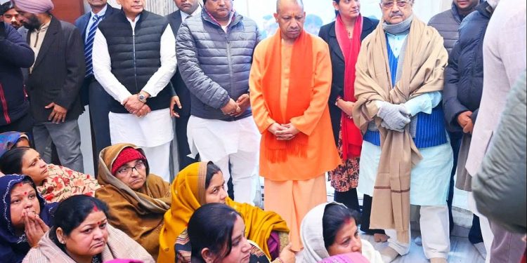 मुख्यमंत्री योगी आदित्यनाथ ने बरेली में दिवंगत विधायक डॉ. श्याम बिहारी लाल को दी भावभीनी श्रद्धांजलि