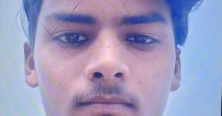 प्रेमिका को मोबाइल देने गए प्रेमी की ईंटों से कुचलकर हत्या