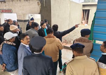 पीलीभीत स्टेशन पर अव्यवस्था देख भड़कीं DRM, निरीक्षण के दौरान अधिकारियों में मची खलबली