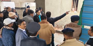 पीलीभीत स्टेशन पर अव्यवस्था देख भड़कीं DRM, निरीक्षण के दौरान अधिकारियों में मची खलबली