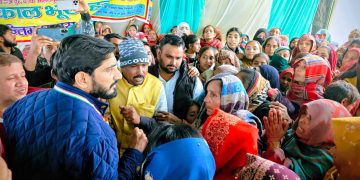 सांसद आदित्य यादव ने सुनी जनसमस्याएं : बिसौली में 11 दिन से चल रहा ग्रामीणों का अनशन समाप्त कराया