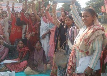 आशा कर्मियों की हड़ताल 27वें दिन जारी, सरकार को चेतावनी