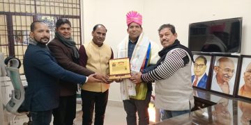 बदायूं नवागत एआरटीओ नें लिया चार्ज, जीपीए नें किया सम्मानित