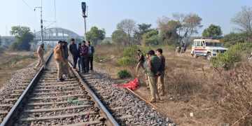 शौच को गई महिला ने ट्रेन से कटकर दी जान, पुलिस ने शव को पोस्टमार्टम को भेजा
