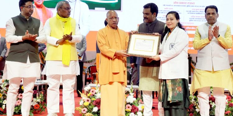 गणतंत्र दिवस की पूर्व संध्या पर सौगात: यूपी के 18.78 लाख छात्रों को मिली छात्रवृत्ति